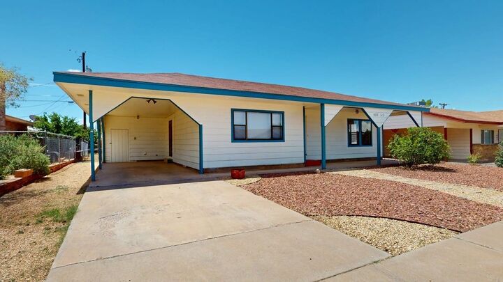 Property Photo:  802 1/2 Larkspur St  NM 88310-0000 