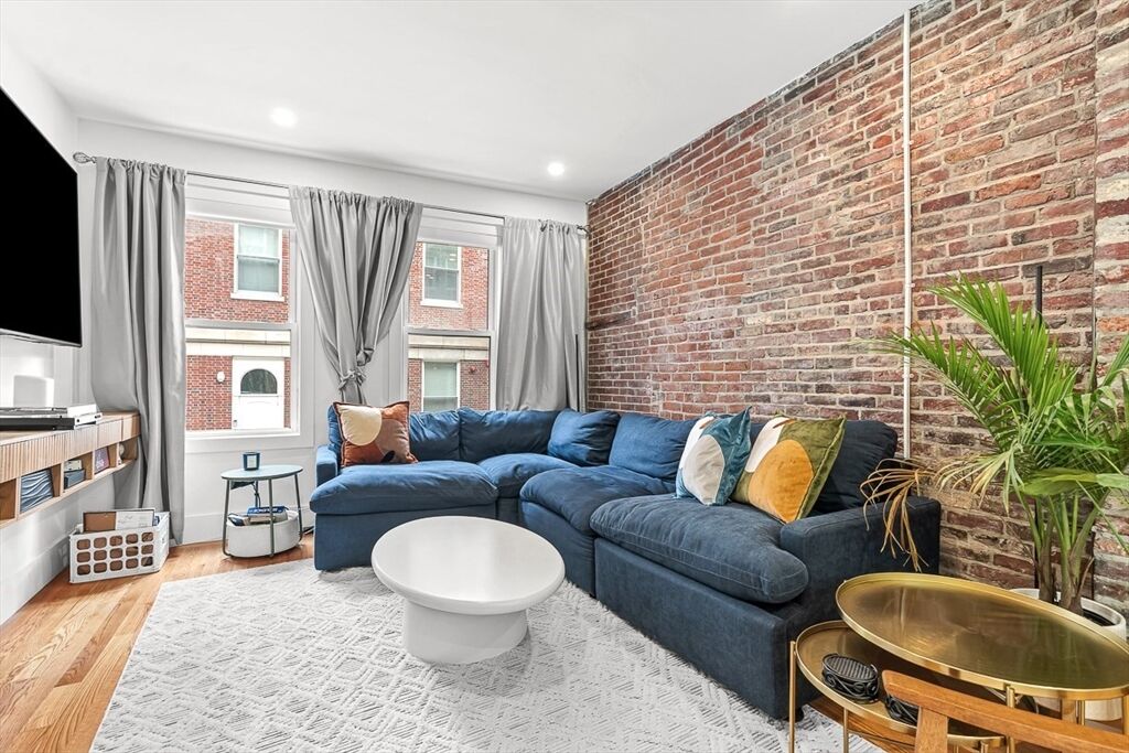Property Photo:  62 N Margin Street 1  MA 02113 
