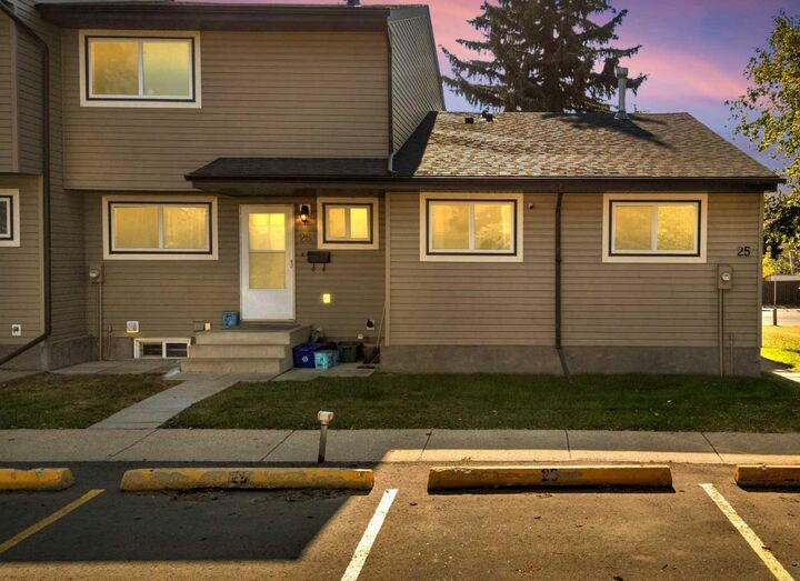 Property Photo:  96 Holmes Street 25  AB T4N 6G6 
