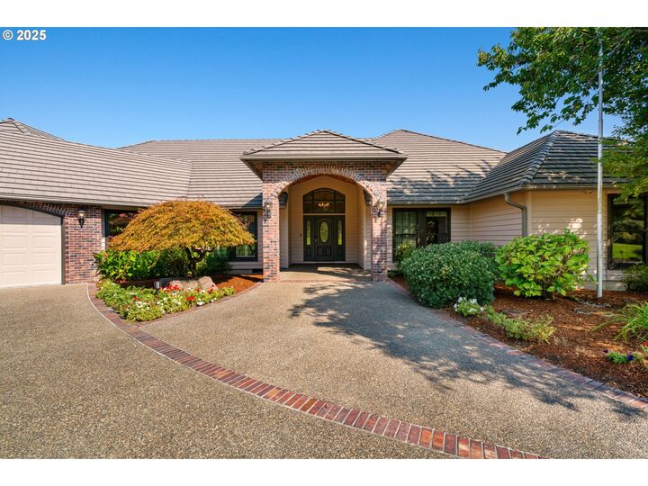 Property Photo: 16001 NW 31st Ct WA 98685