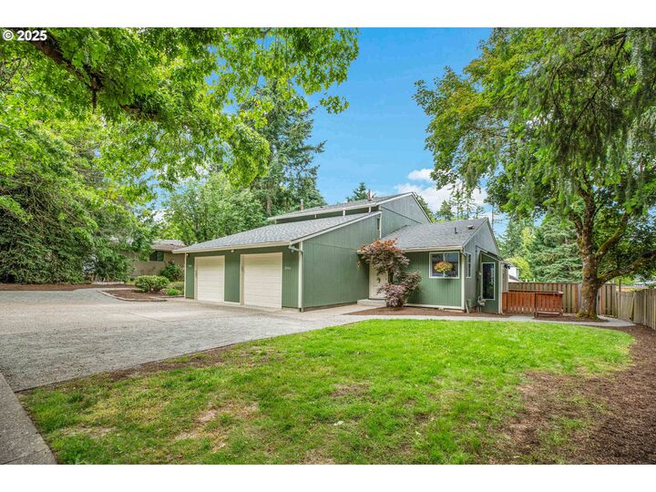 Property Photo: 9744 SW Davies Rd OR 97008