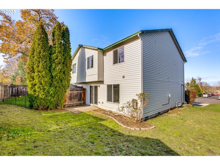 Property Photo: 15648 NE Milton Pl OR 97230