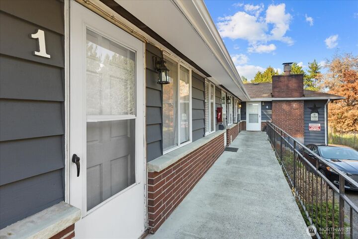 Property Photo: 1634 SW 114th Street WA 98146