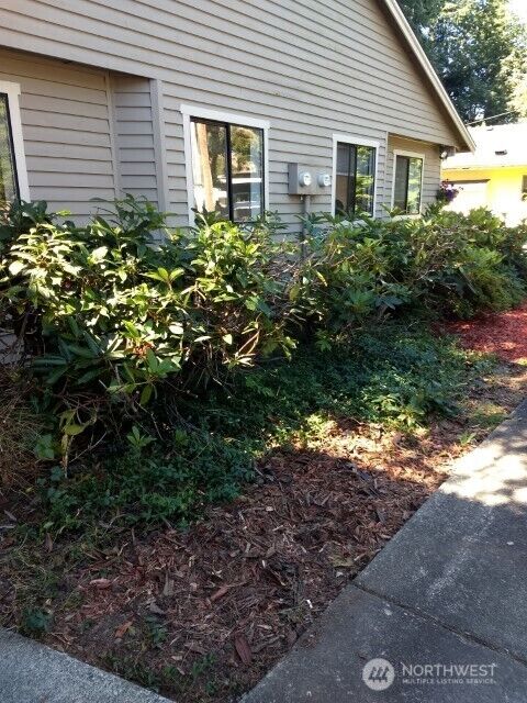 Property Photo:  285 SE Croston Lane A  WA 98027 