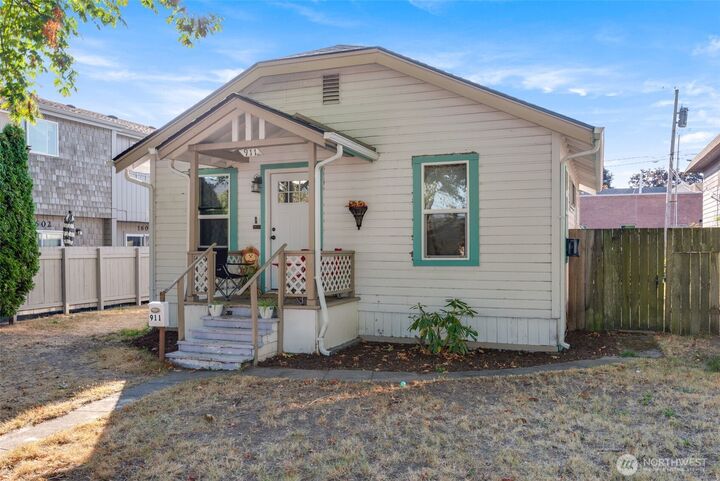 Property Photo: 911 16th Avenue WA 98632