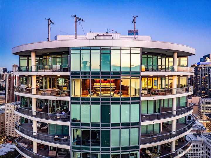 Property Photo:  1920  4th Avenue Ph101  WA 98101 