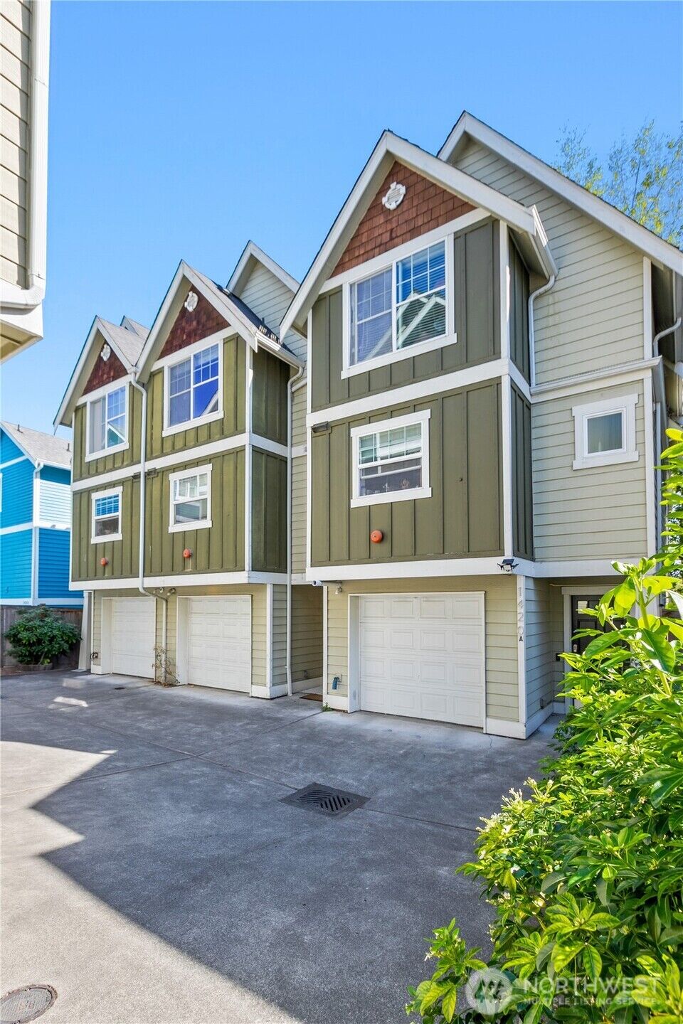 Property Photo: 1420 25th Avenue B WA 98122