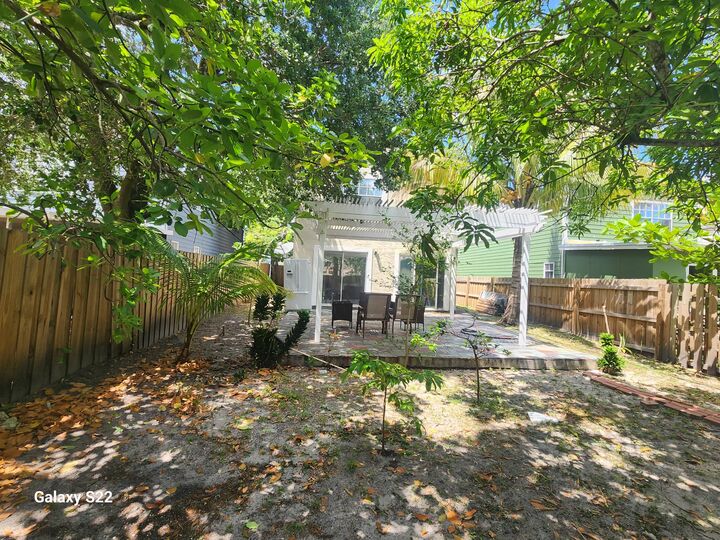 Property Photo: 5884 Dewberry Way FL 33415