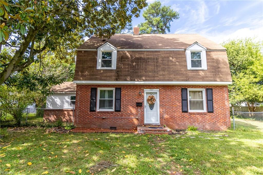 Property Photo: 937 Dogwood Ter VA 23502
