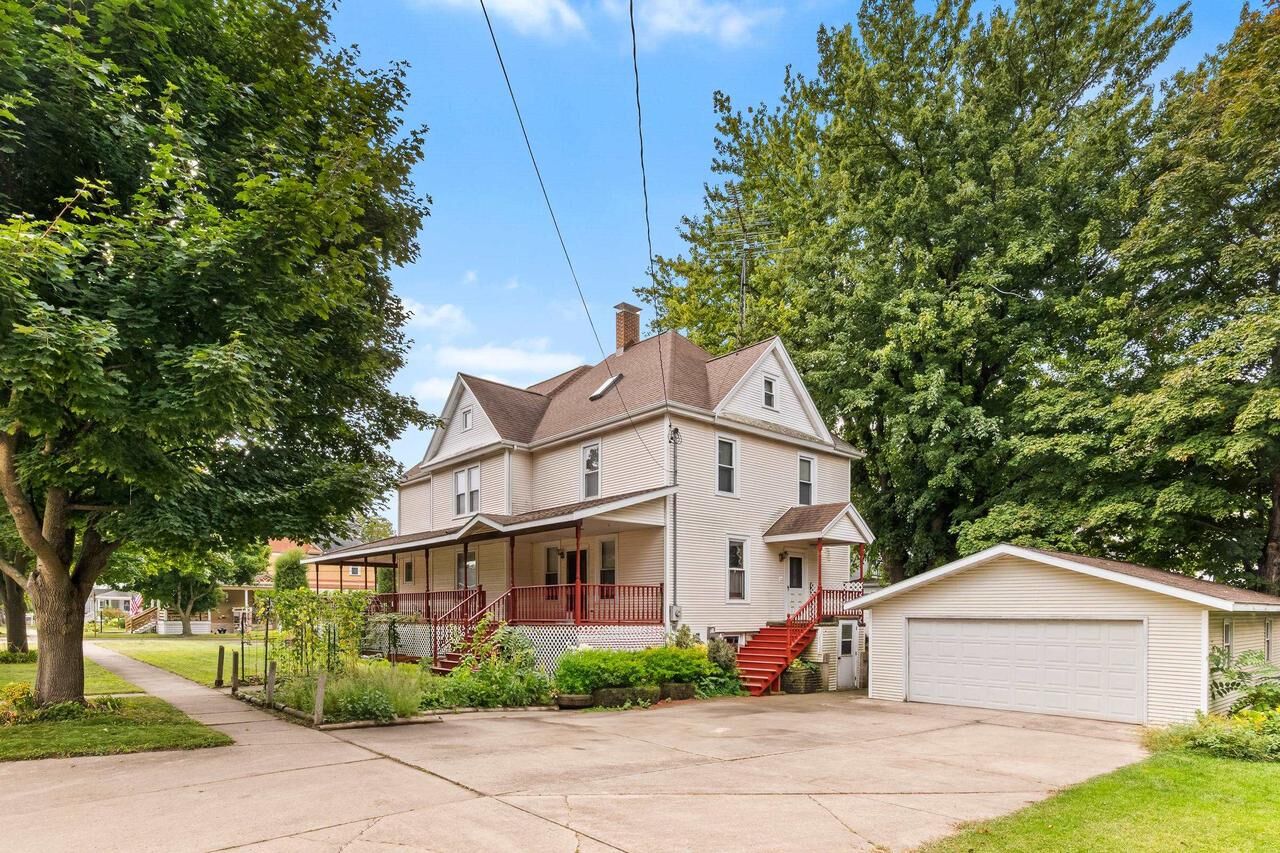 Property Photo:  222 Hall Street  WI 54971 