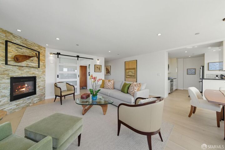 Property Photo:  1 Daniel Burnham Court 1610  CA 94109 