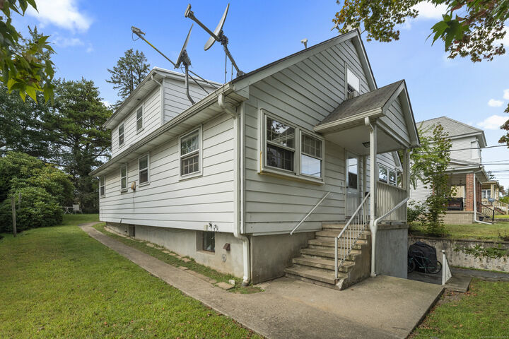 Property Photo: 129 Fairlawn Avenue CT 06705