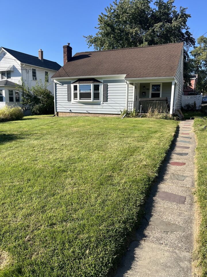 186 Grove Street  Windsor Locks CT 06096 photo