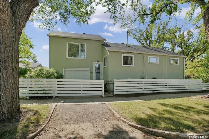 Property Photo: 1301 Broadway Avenue SK S7H 2A5