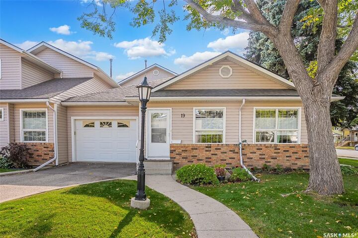 102 Willow Street E 19  Saskatoon SK S7J 0C2 photo