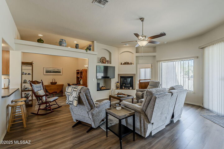 Property Photo:  582 W Camino Del Bondadoso  AZ 85614 