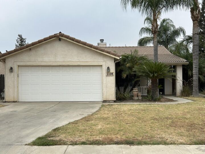2108 N Woodland Street  Visalia CA 93291 photo