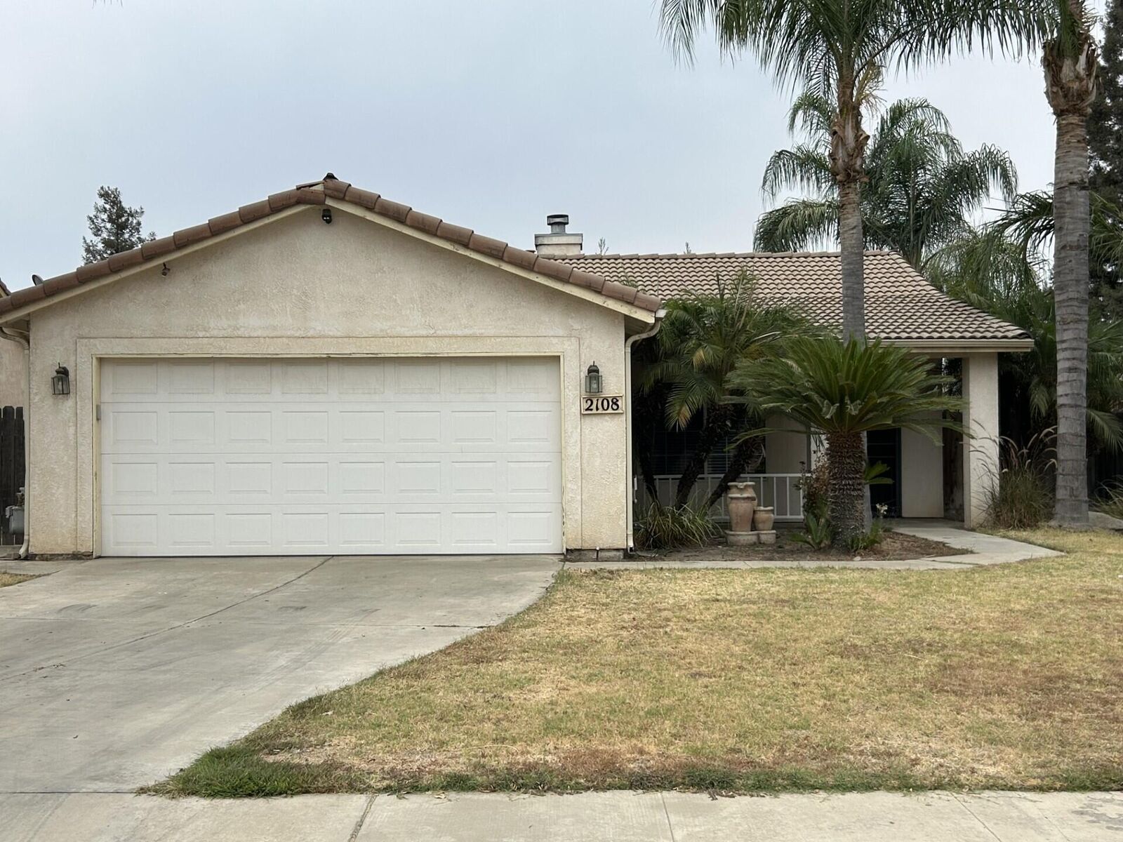 Property Photo:  2108 N Woodland Street  CA 93291 