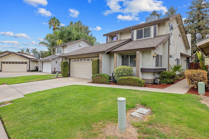 Property Photo:  2218 N Oakhurst Street  CA 93292 