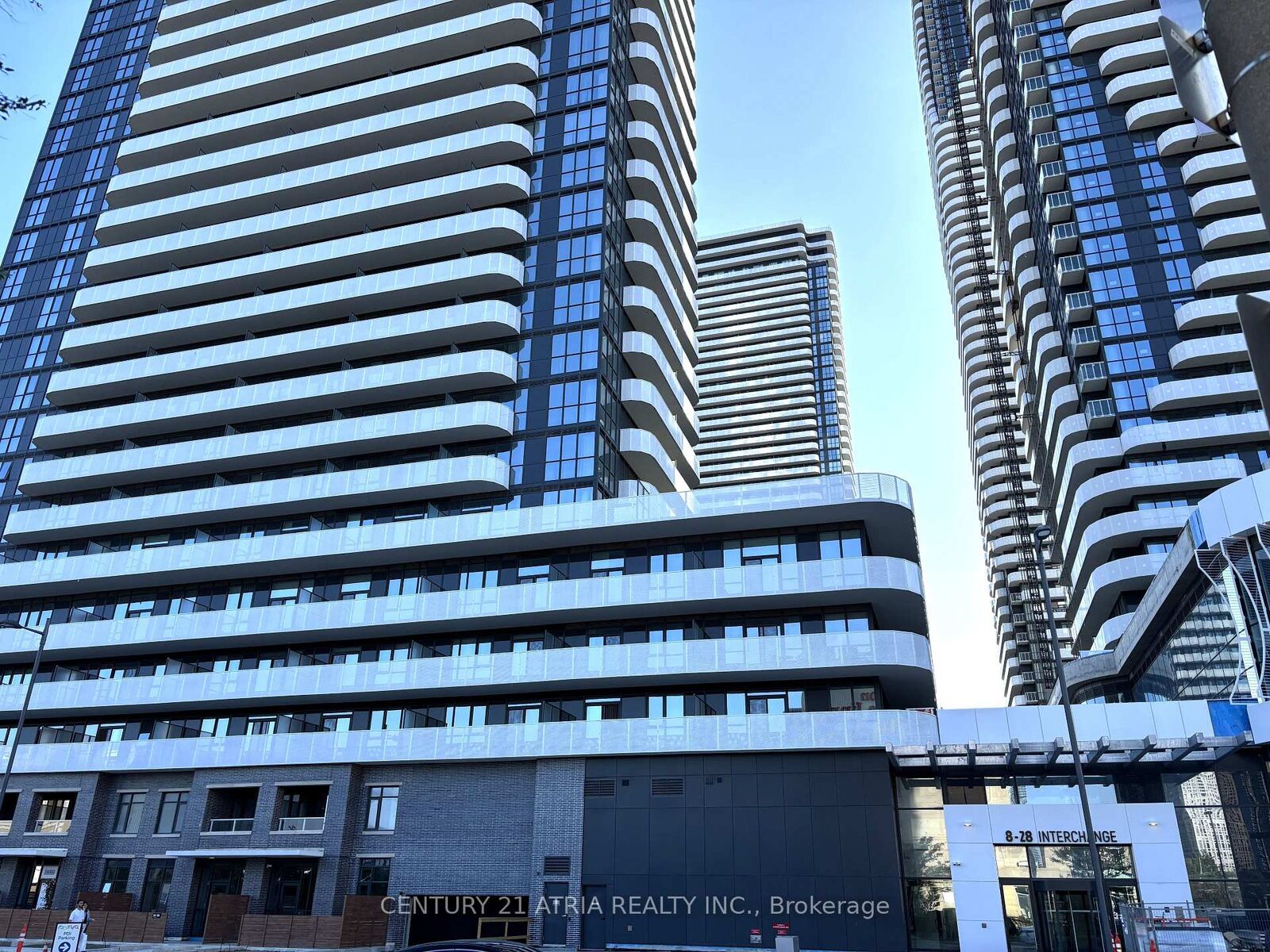 Property Photo:  28 Interchange Way 4209  ON L4K 0P8 