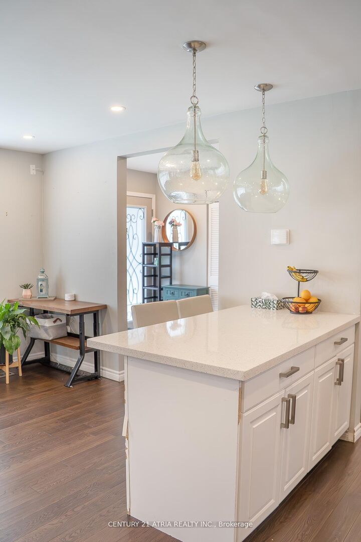 Property Photo:  76 Livingston Road  ON M1E 1L4 