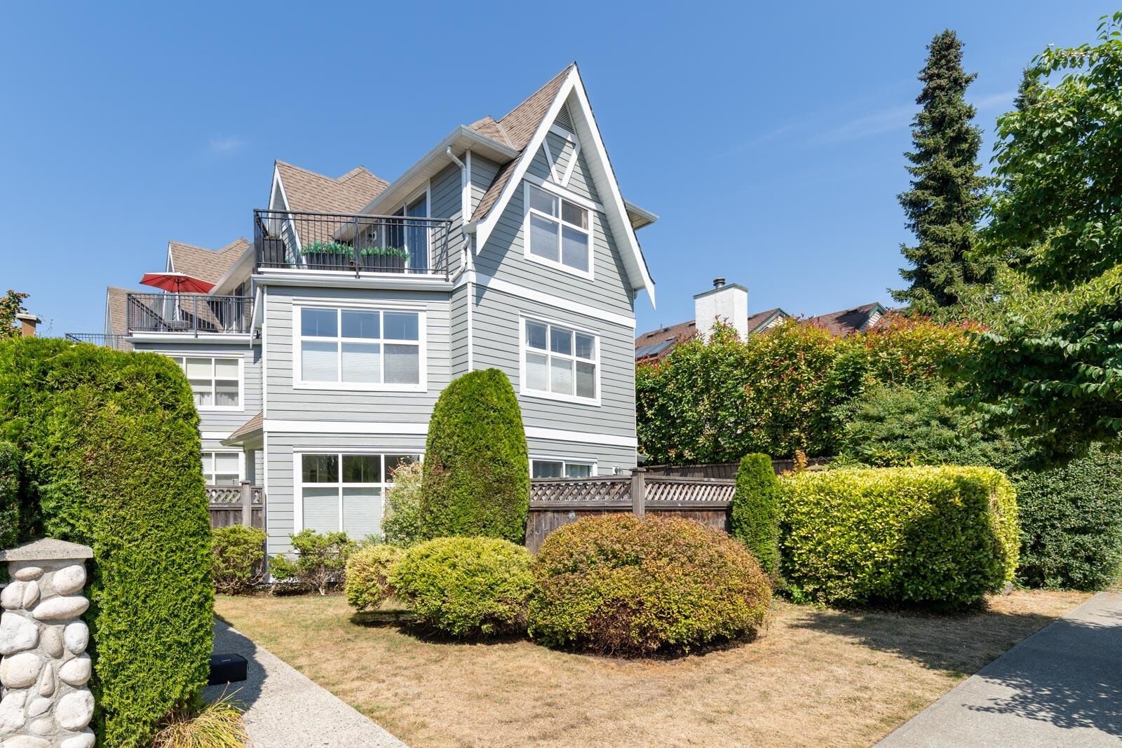Photo de la propriété:  252 W 13th Street 1  BC V7M 1N7 