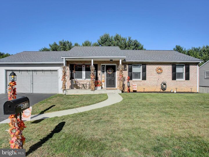Property Photo: 403 Sunny Drive PA 17268