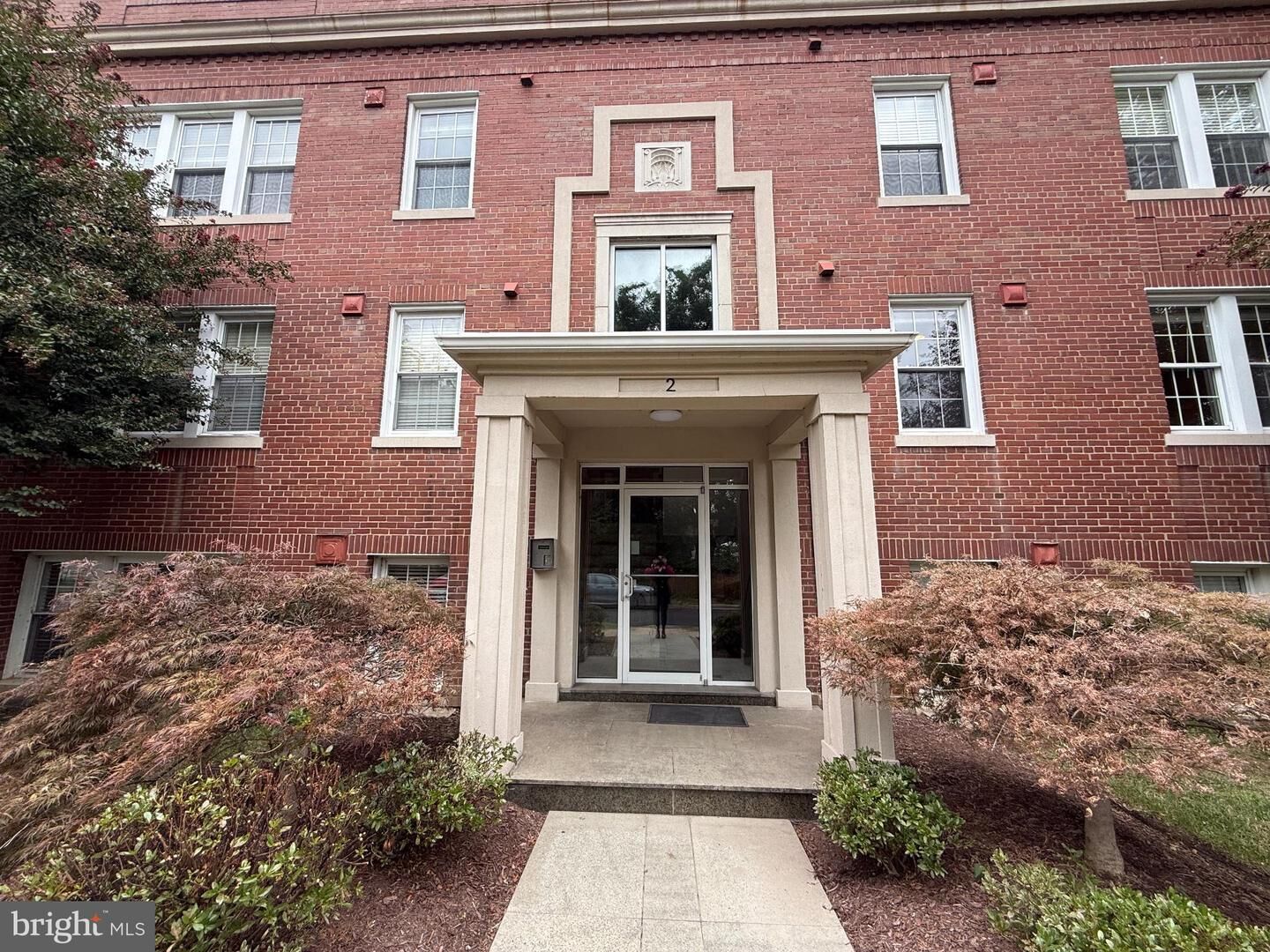 Property Photo:  401 Commonwealth Avenue 22B  VA 22301 