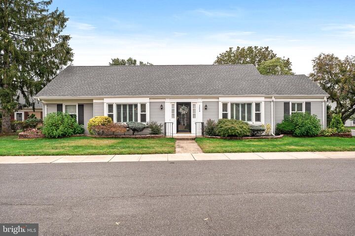 546 Springfield Way B  Monroe Township NJ 08831 photo