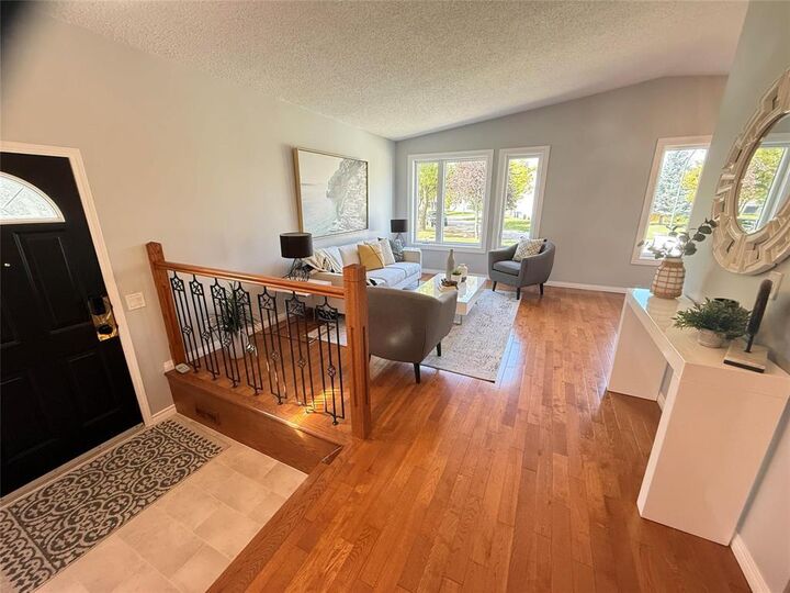 Property Photo:  51 Lynn Lake Drive  MB R2C 4J7 