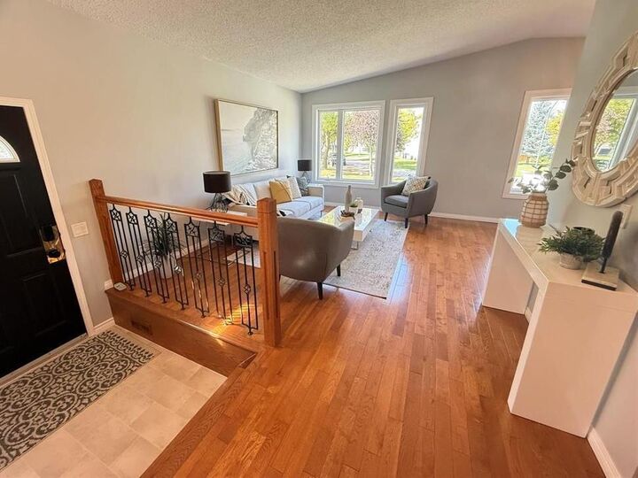 Property Photo:  51 Lynn Lake Drive  MB R2C 4J7 