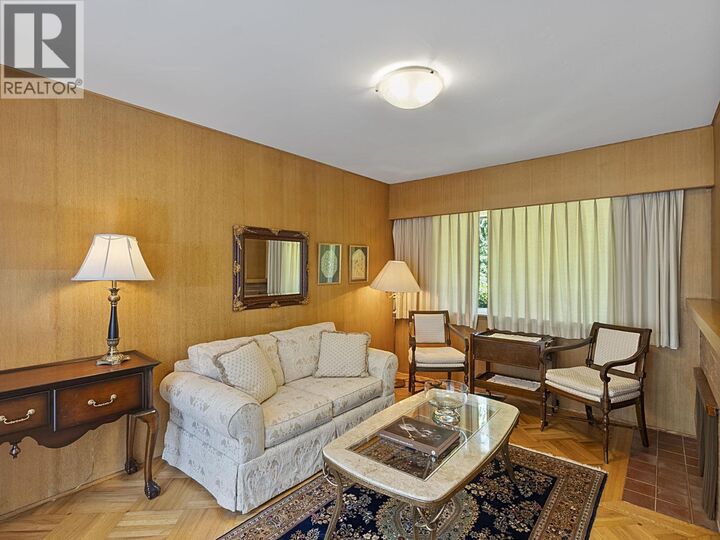 Photo de la propriété: 475 Southborough Drive BC V7S 1M4
