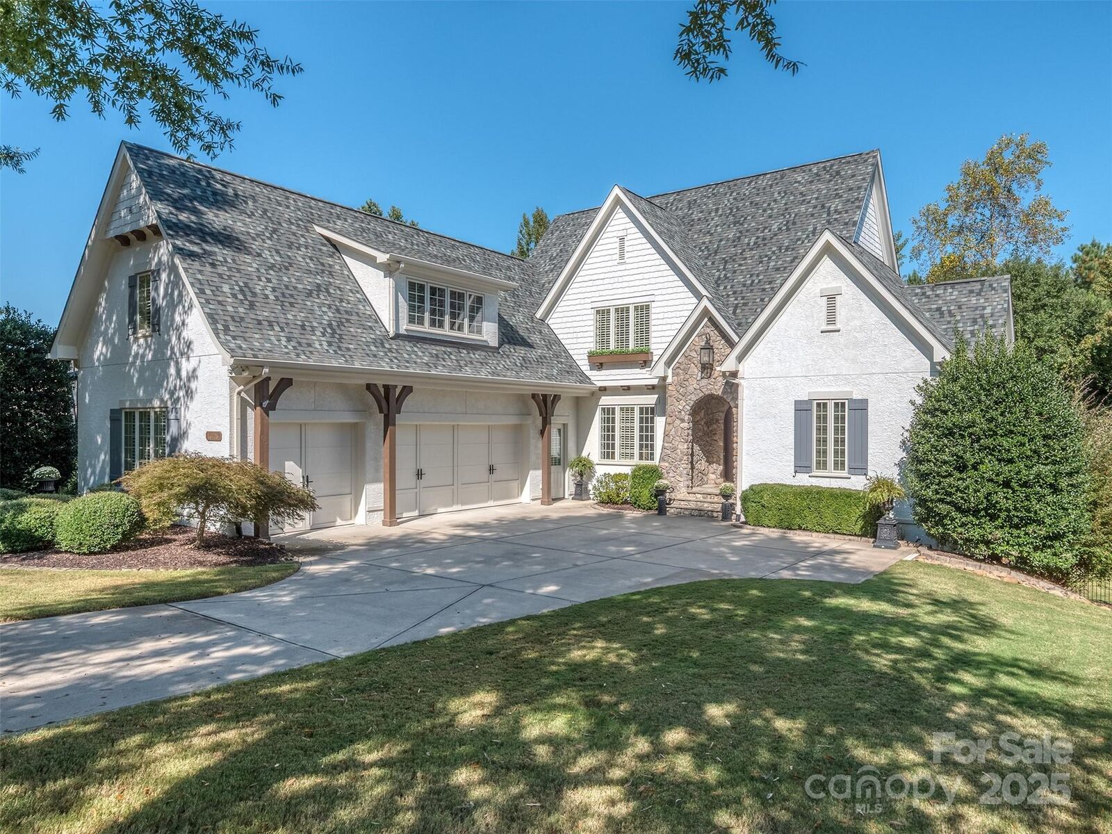 Property Photo:  16728 Ashton Oaks Drive  NC 28278 