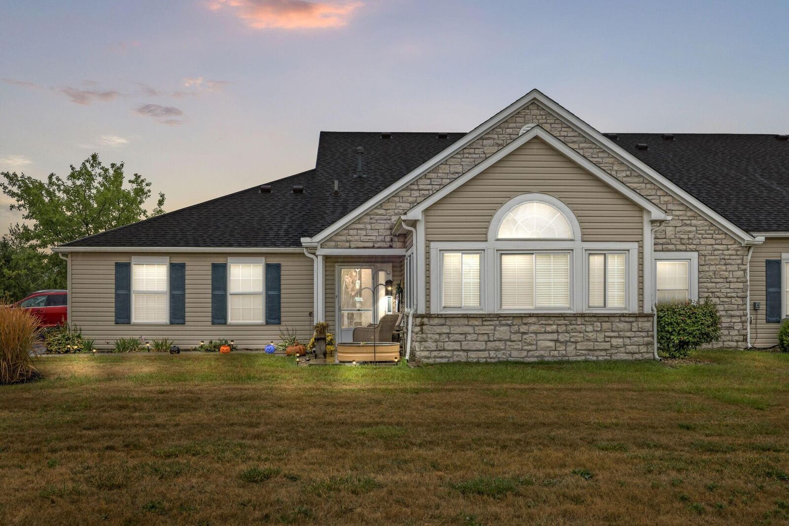 Property Photo:  485 New Park Drive  OH 43302 