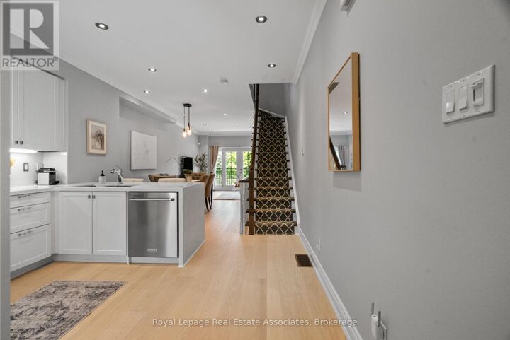 Property Photo:  1 Baxter Street 8  ON M4W 3W1 