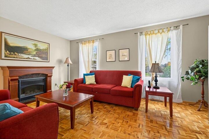 Photo de la propriété:  324 Edelweiss Crescent  MB R2G 2B6 