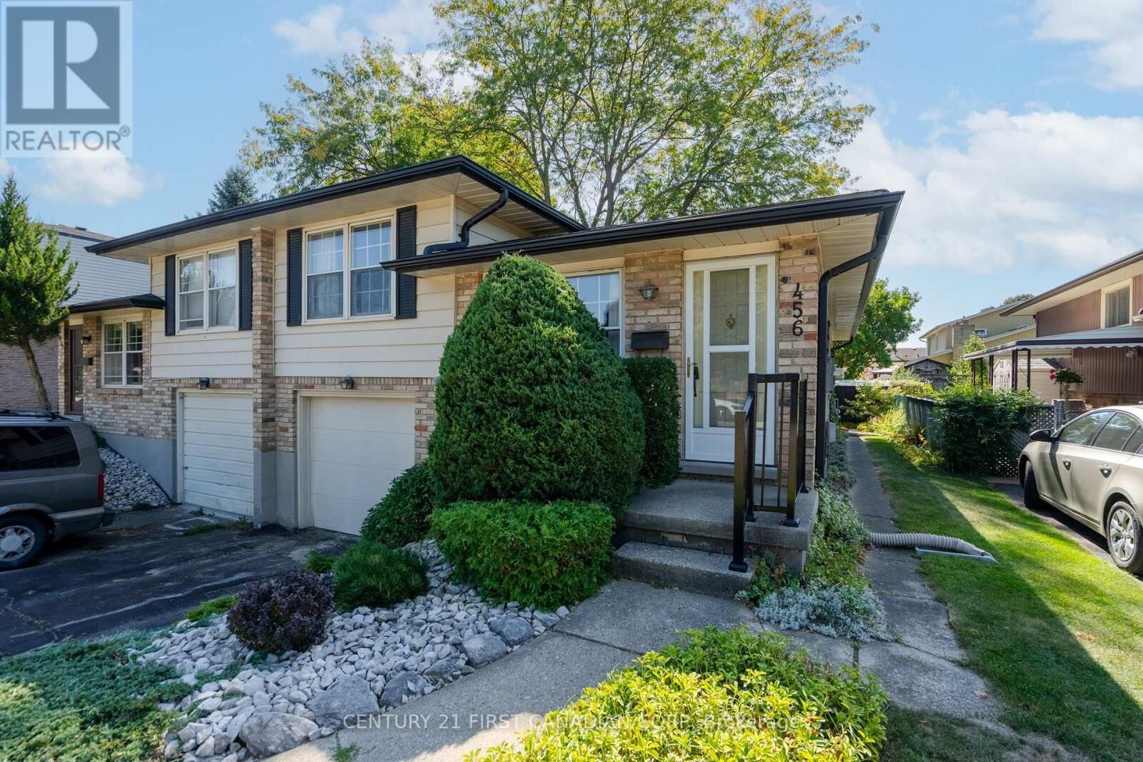 Property Photo:  456 Maple Street  ON N7G 3N1 