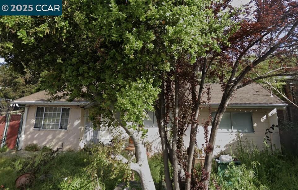 Property Photo: 61 Homer Ct CA 94803