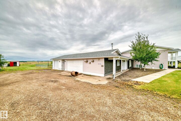Property Photo:  25027 Twp Rd 484  AB T4X 2T7 