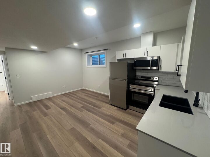 Property Photo:  19 Sereno Lane Bsmt  AB T8L 0Z9 
