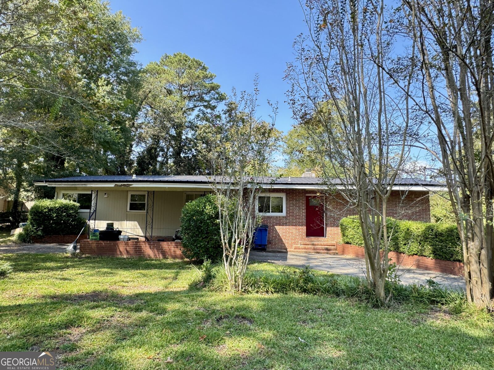 Property Photo:  572 Pierce Drive W  GA 31204 