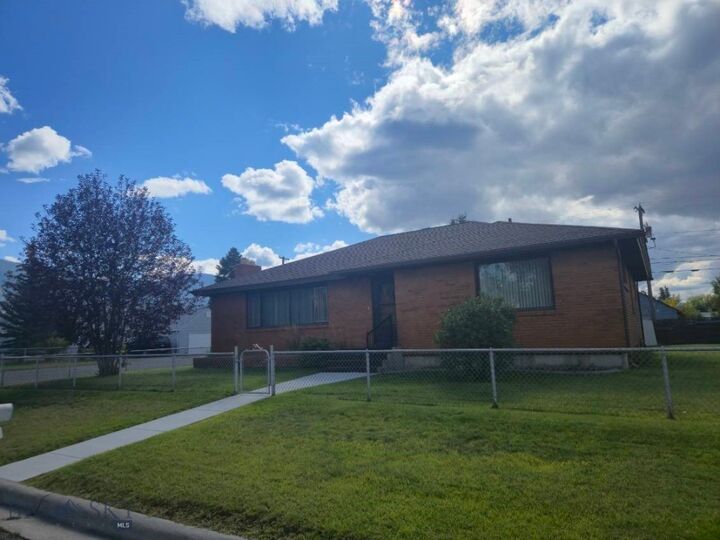 Property Photo:  2526 Locust Street  MT 59701 