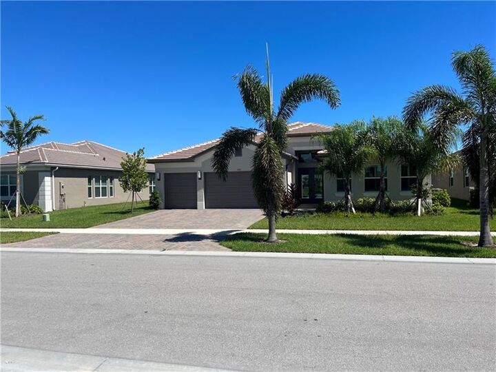 Property Photo:  11965 SW Sandy Bay Cir  FL 34987 