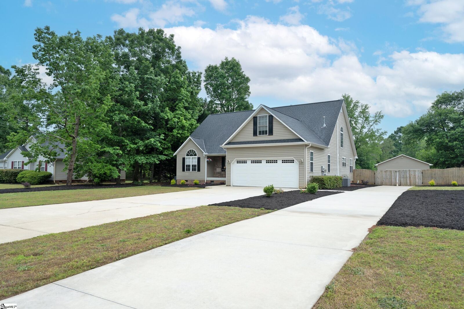 Property Photo: 8 Wooded Glenn Court SC 29669