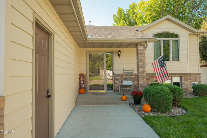 Property Photo:  449 Napa Loop  ND 58504 