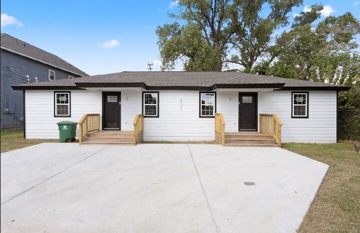 Property Photo: 5031 Mallow Street A TX 77033