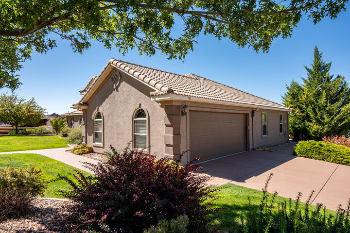 Property Photo:  552 S Cove Dr  UT 84720 