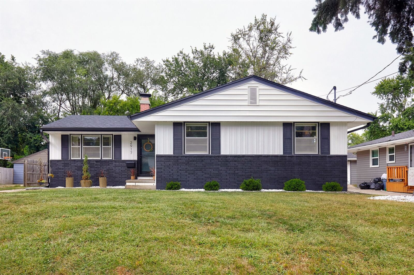 Property Photo:  2917 Meadow Lane  IA 50265 