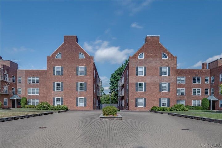 Property Photo:  1815 Palmer Avenue 2V  NY 10538 