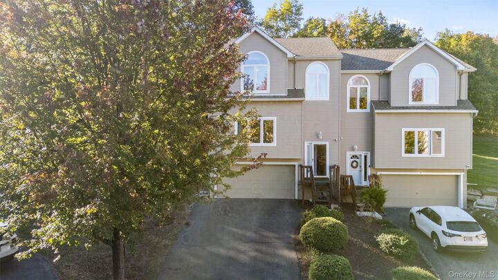 Property Photo:  8 Ledger View Court  NY 10930 